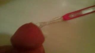 Cumming en el cepillo de dientes de la esposa