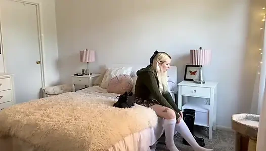 10 симпатичных и проказливых нарядов в мини-юбке