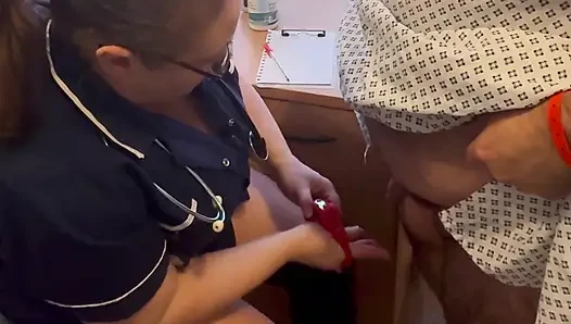 Bölüm 1:- Matron Satana ve Mr Jones anal sorunlar için kliniğe katılıyor!