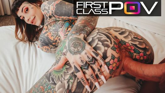 Tiger Lilly ist ein inked hottie, das Gesichtsbesamungen liebt