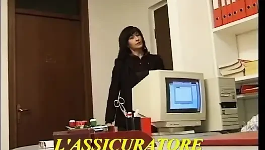 Haarige muschi lecken, ficken, fingern auf dem tisch im büro