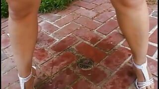 Blonde girl squirts while a guy pounds her deep outdoor