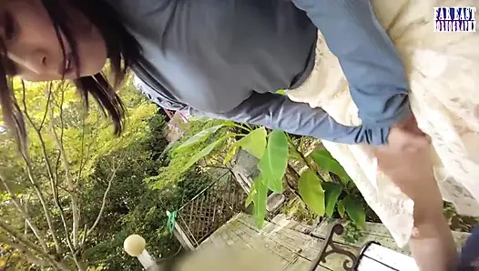 Соблазнение юбкой сбоку где лизкой выпаса превращается в мгновенный кульминационный момент она погружается в - 2