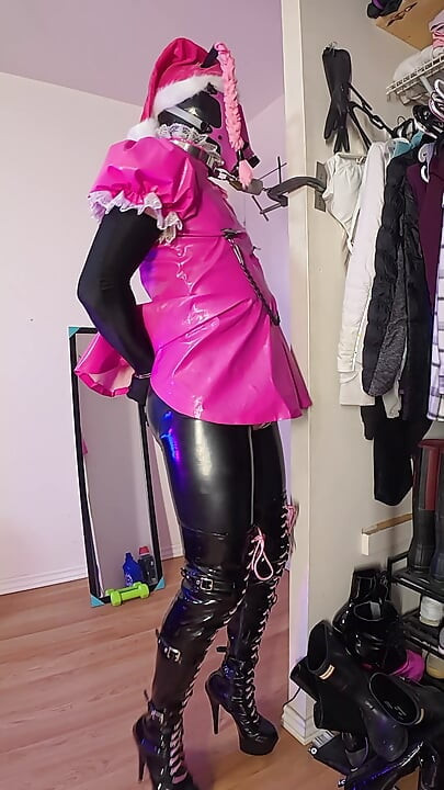 Servitoare efeminată scapă auto-legare devreme