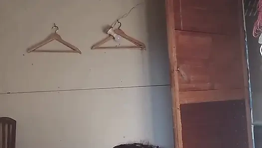 Wanita dewasa ditusuk