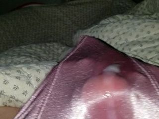 Cumming bên trong satin panty