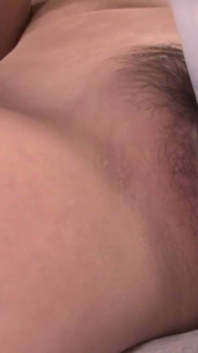 Japanese girl fisting her hairy cunt with toothbrush | Clip 1