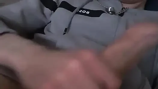 Sıska genç adam mastürbasyon ve sert sikiş