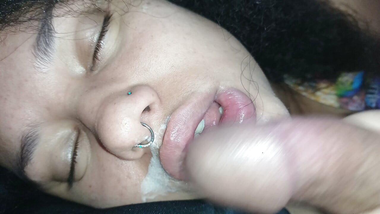 2 extrema creampies i munnen på en girig, törstig slampa