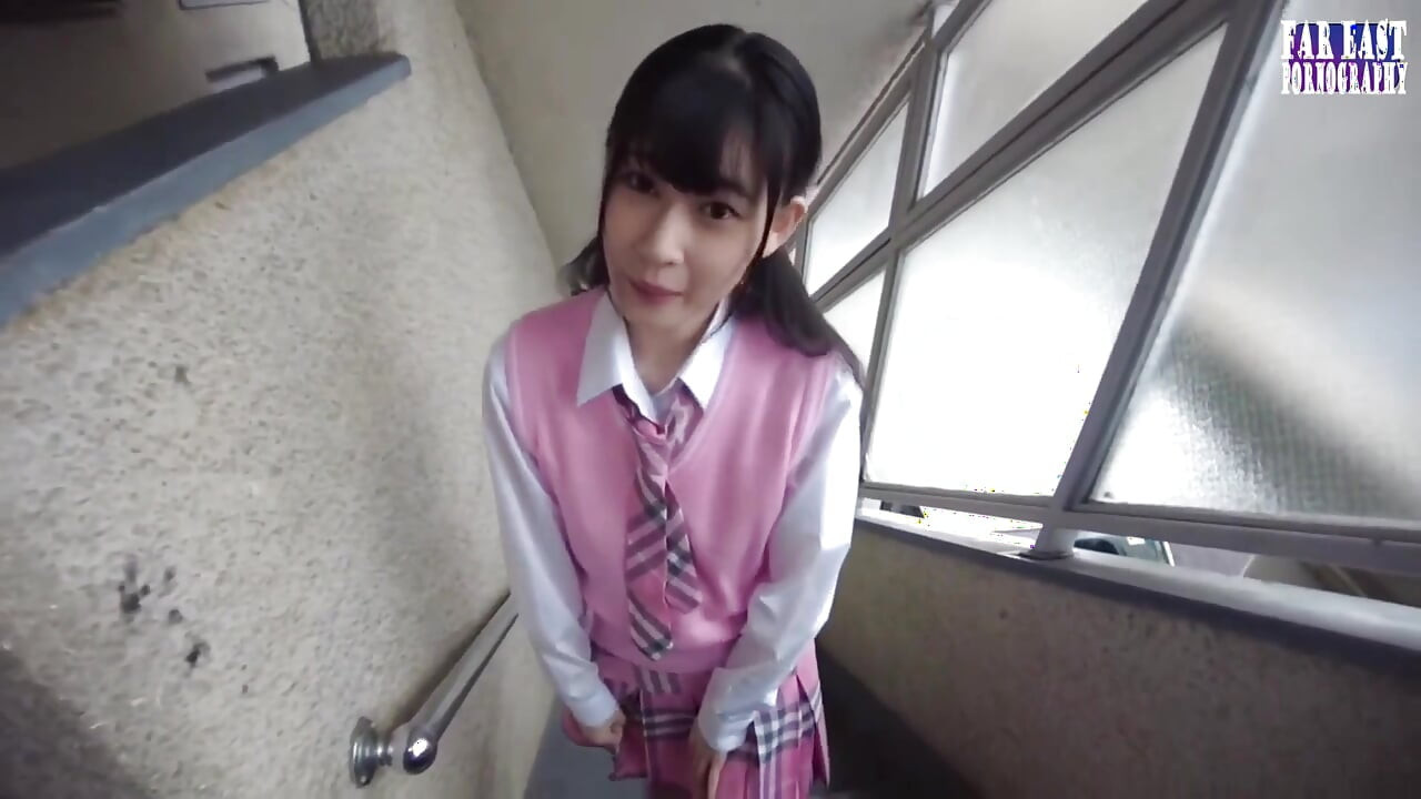 Деликатна глътка блаженство с малка извивка Тъмнокоса дразнене на сладка орална среща, част 2