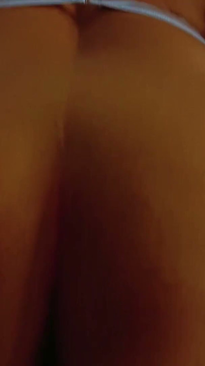 Malaking MILF Tinira ng Kanyang Roommate | Clip 1