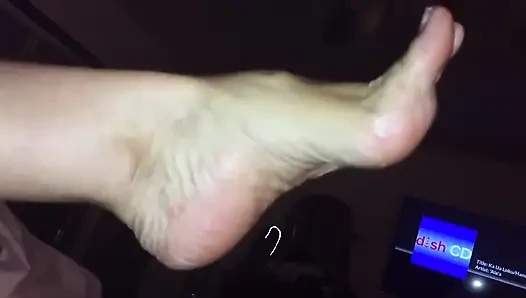 Tantemu ann ngasih kaki yang aduhai dan crot juga