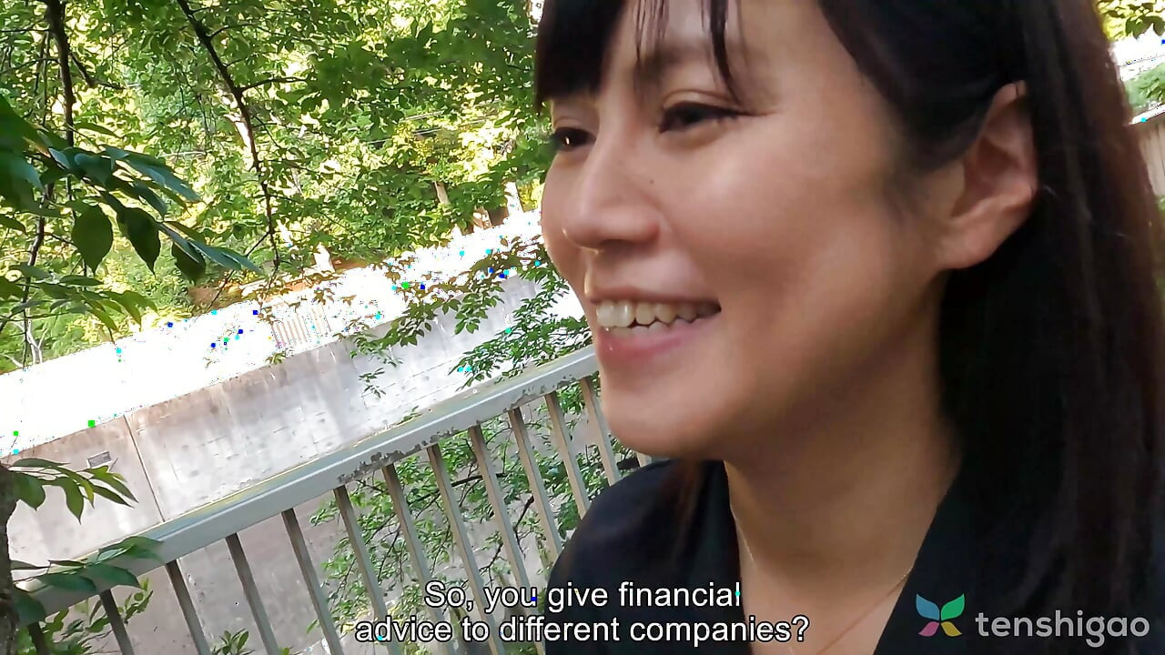 Rei Hoshino je starija japanska udata žena koja traži zabavu