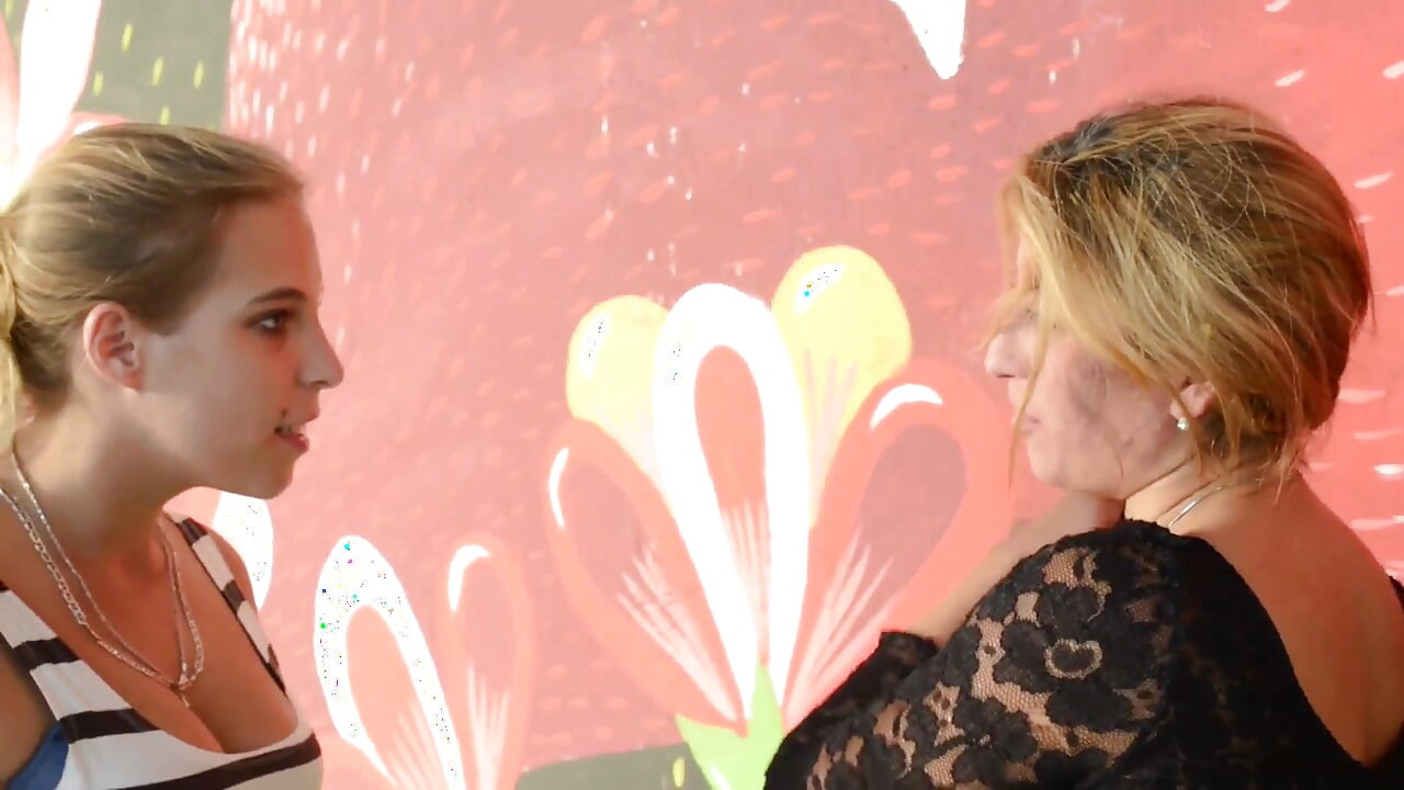 Мега-шлепки с слейпингом на лице - я борюсь за свое место - Домина Mikaela Wolf и рабыня Наташа Гроф