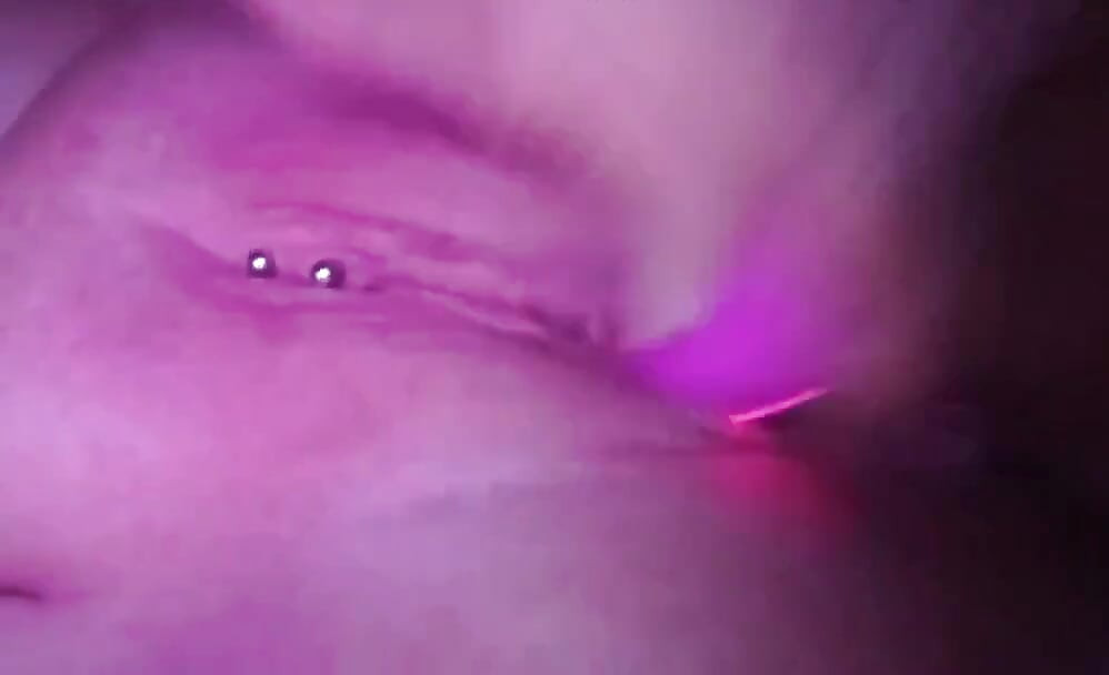 Hora de brincar com a gatinha molhada