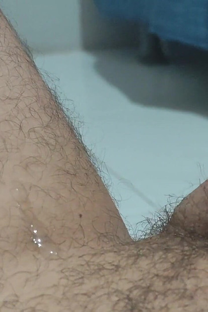 镜子里的年轻阴茎三重高潮.