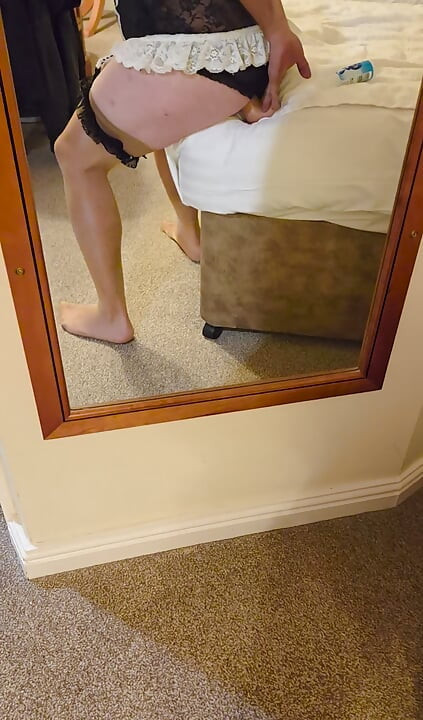 Sissy con il suo dildo