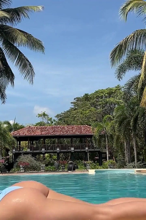 Flashing Tits and Pussy in Bikini Outdoor at the Pool