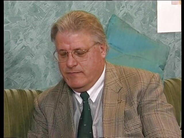 Брюнетка тінка відтрахана старим на кастингу