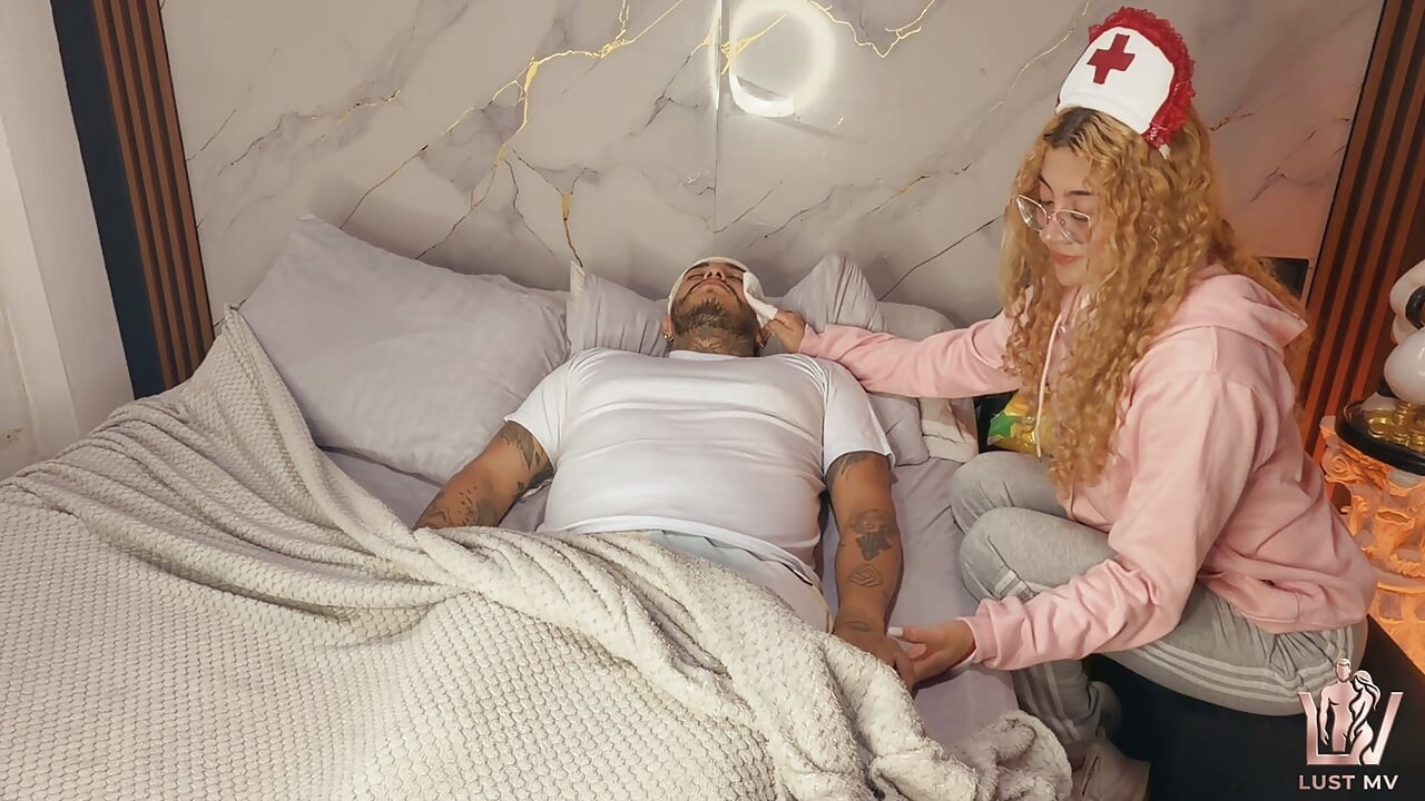 Noć veštica. Role play, seksi latino medicinska sestra