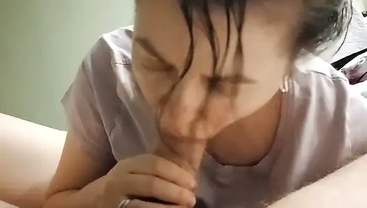 Komm nicht in meinen mund, sondern in meine muschi. Meine muschi kann auch sperma schlucken