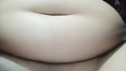 Memek muncrat bersih istri sange ini dientot habis-habisan