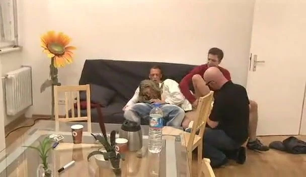Geile Blonde will alle in der WG