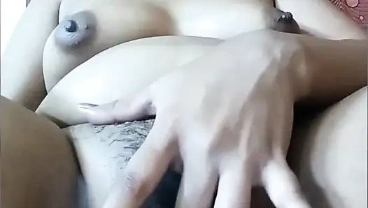 Pertunjukan webcam bugil ibu rumah tangga bangla