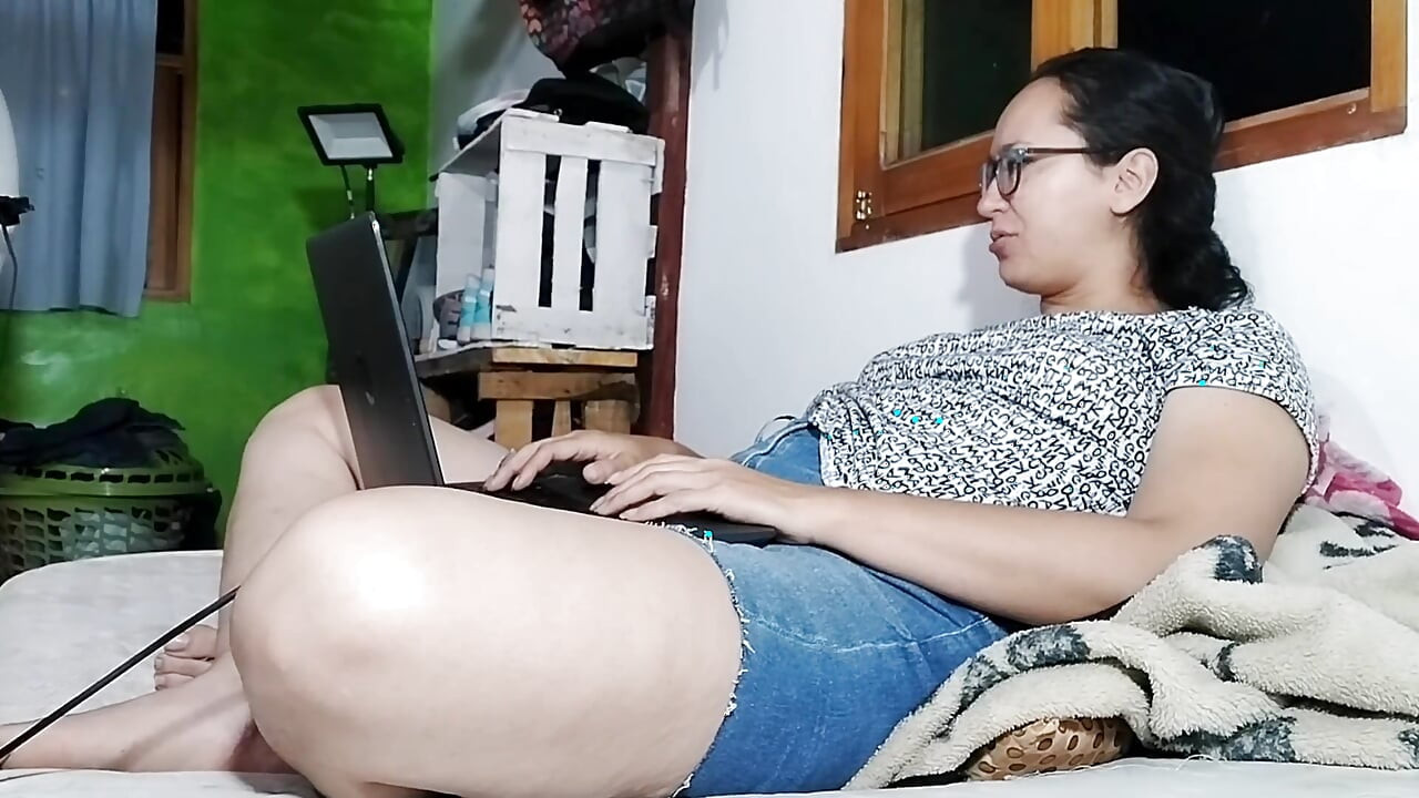 My Friend Spies Me While I Masturbate Until It Drips, Look at Her Reaction