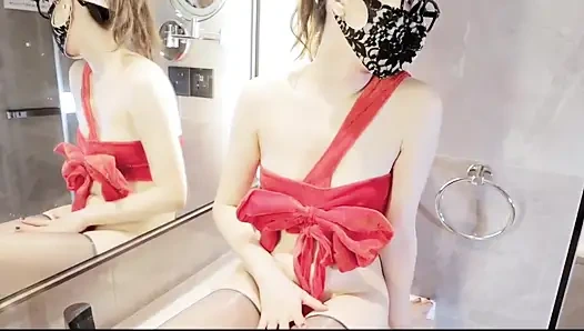 Penisimin sert olmadığını Enough.so dansı izlememe izin verdiğini söyledi