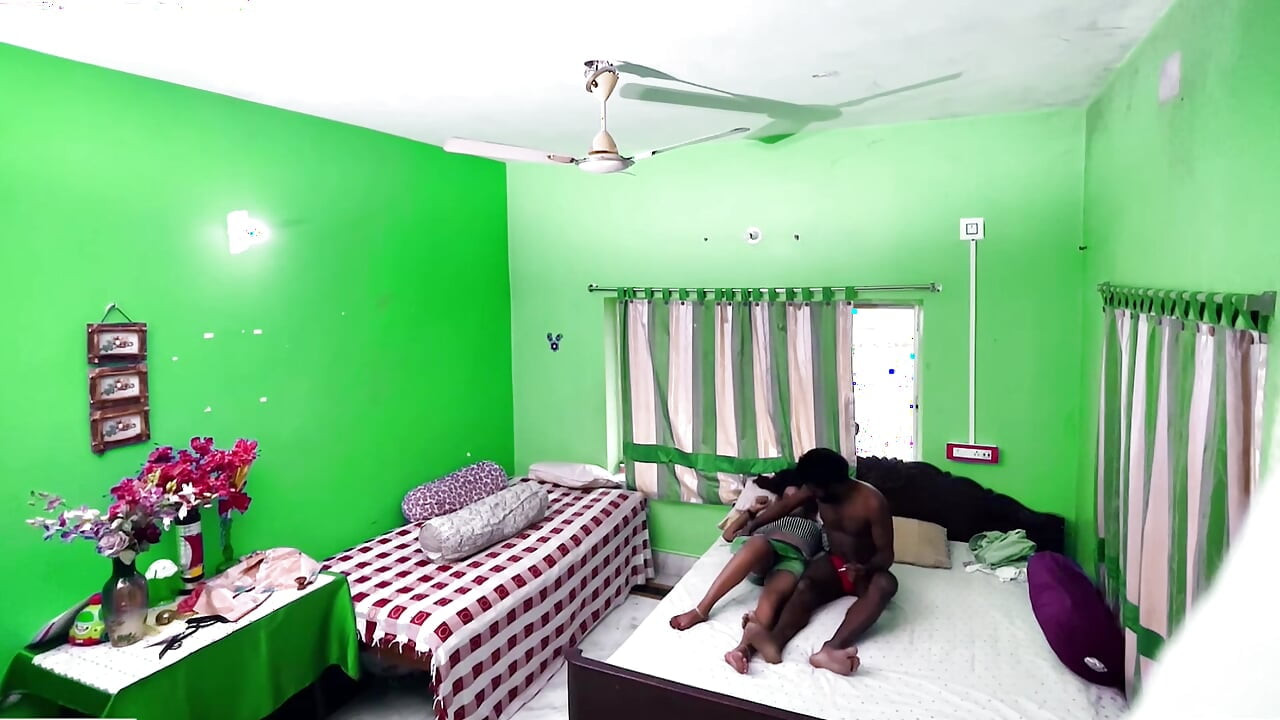 Hotel room ka video hua leak  ke sath ka