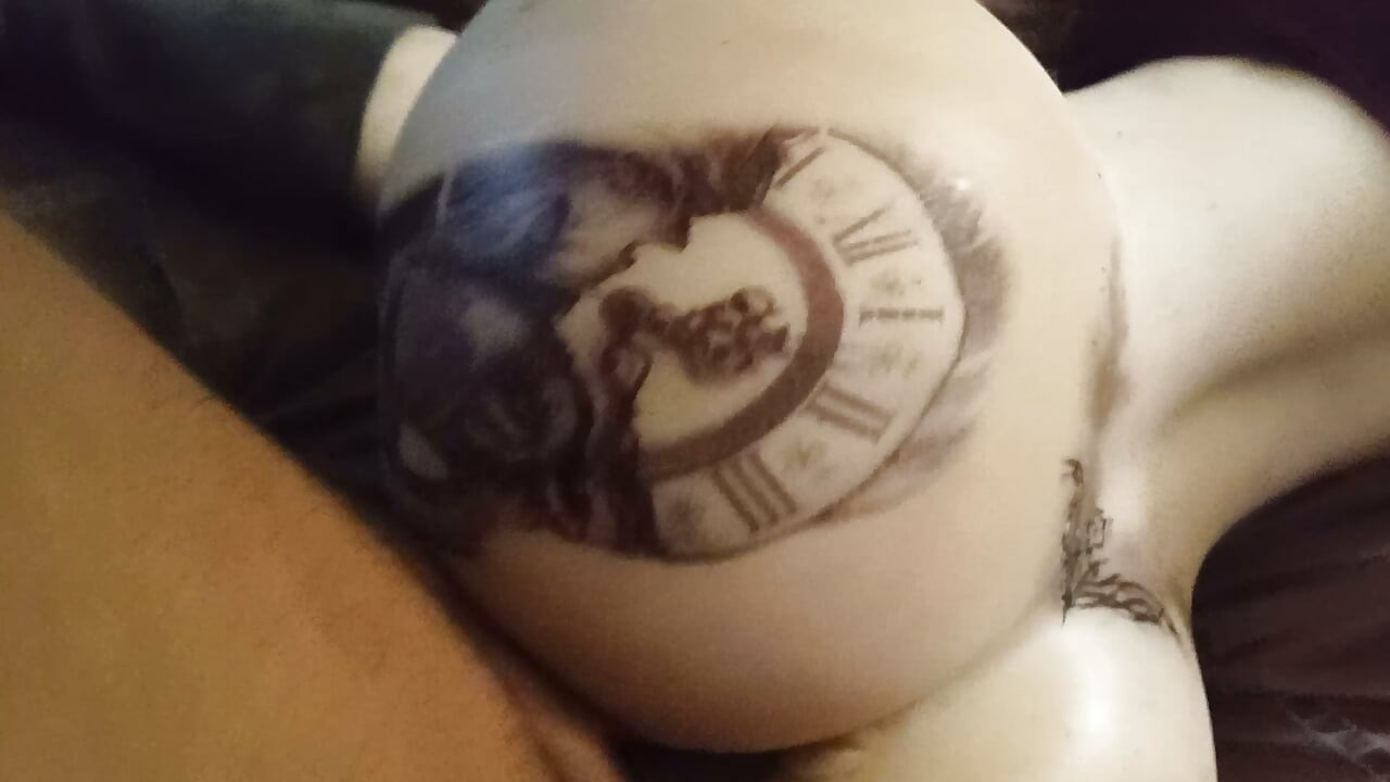 "Booty-Full " Tatted-Up, (Asian X Bunnie)...Lubi to w dupę !!