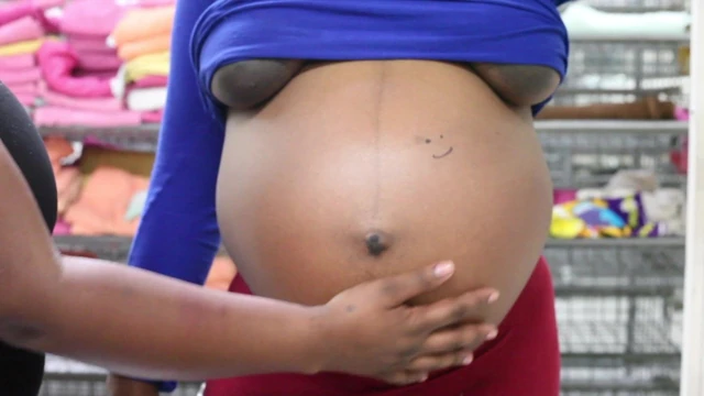 Pregnant Ghetto Girl, Underboobs