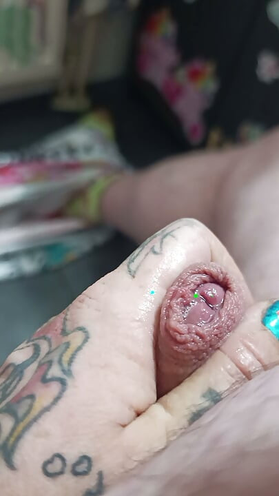 敏感的龜頭被摩擦到射精