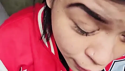 Моя соседка накачивает мое молоко на парковке