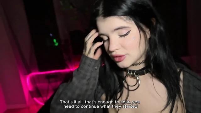 The Alt Girl Decided to Stretch Her Wet Holes with a Taxi Driver's Juicy Cock.