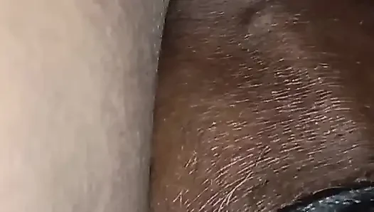 Aku mengambil madu dari vagina ibu tiriku.