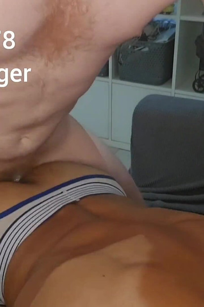 8英寸鸡巴破坏大屁股底部