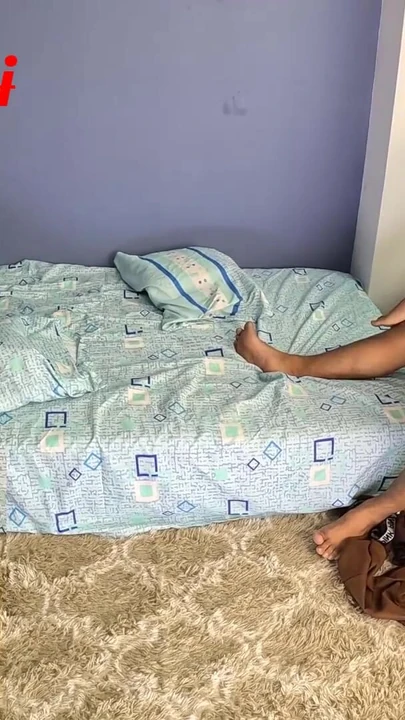 רגע מפתח מתוך "לחבר לשעבר שלי הייתה פנטזיה לראות אותנו זורקים את החבר הכי טוב שלו, אז יצרתי איתו קשר כדי לראות איך אני גומרת"