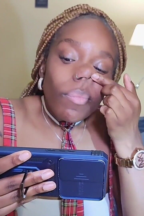 Fetish Ebony Bug Nose Picking Nostrils Snots Lick Them