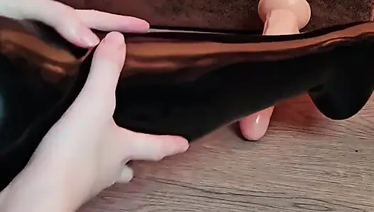 Latex-dildo-footjob