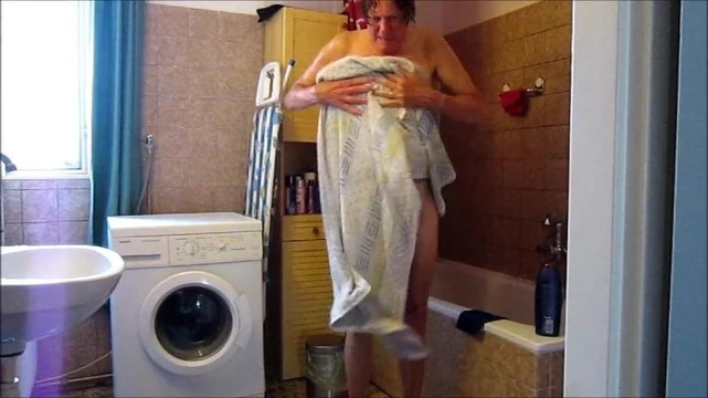 simone out of bath
