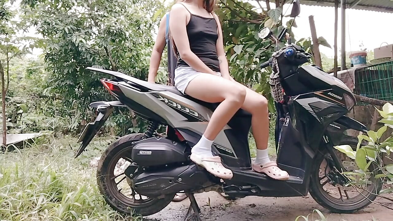 YOUNG PETITE TEEN STRANDED IN THE MIDDLE OF NOWHERE STRANGER HELP ME FIX MY TRIKE BUT IT GOES WRONG
