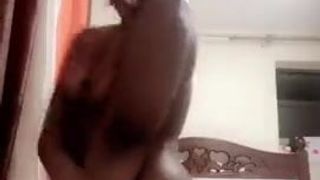 Nairobierin mit dickem Arsch