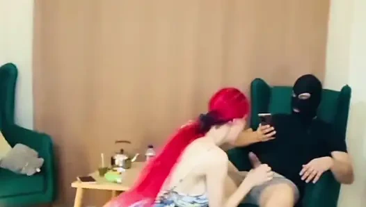 Aldatılan kocam vücudunu arkadaşlarına gösterdiğinde sinirleniyor