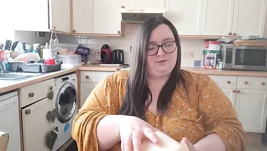 Ssbbw vs godzilla burger yiyor