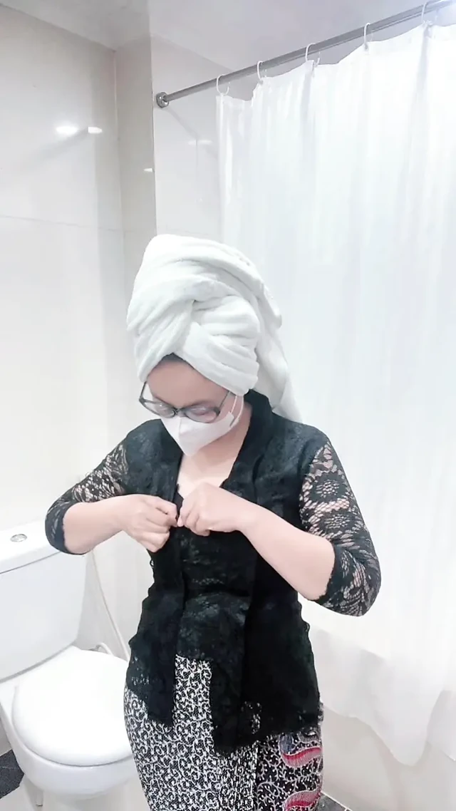 The charm of a black kebaya woman takes a shower and masturbates