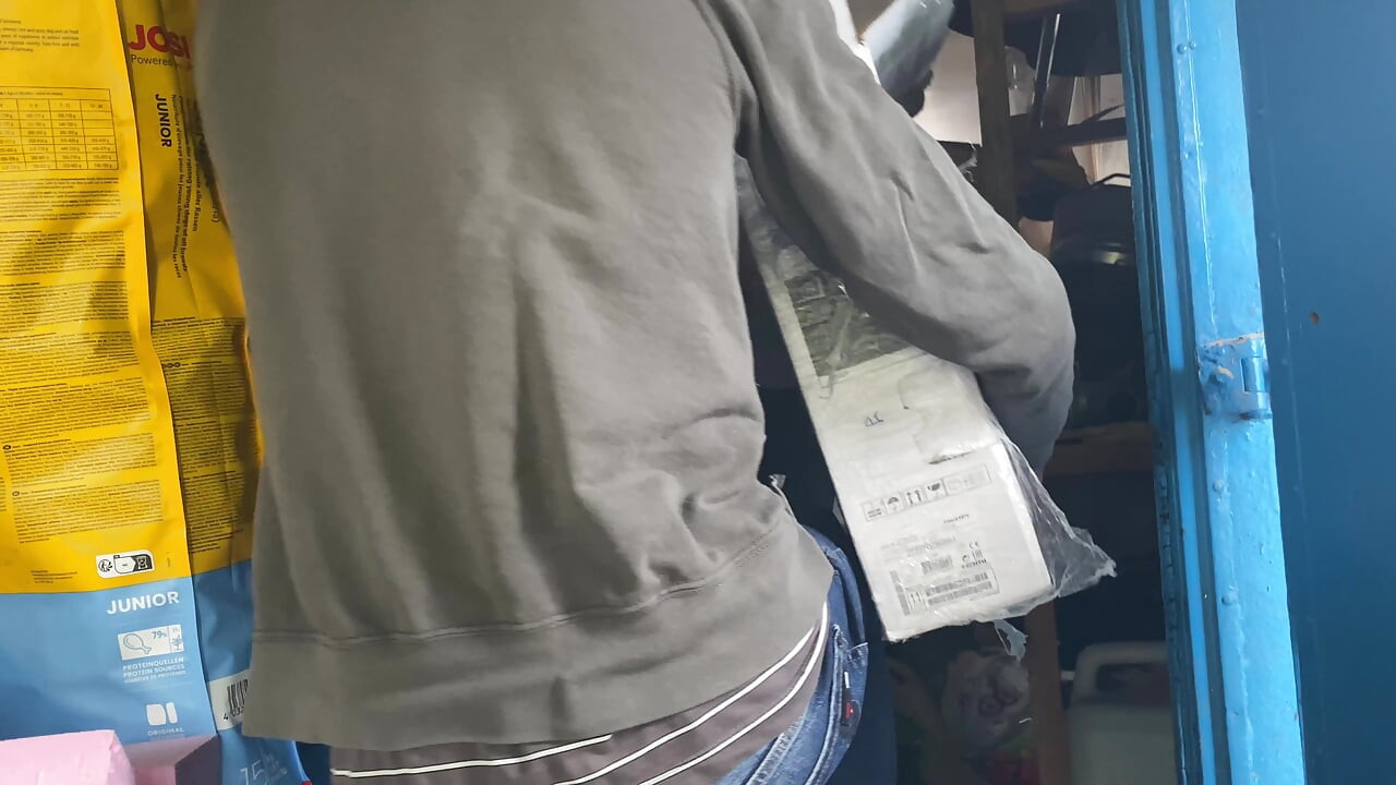 A warehouse worker fucked the manager hard right there on the boxes and put her in her place