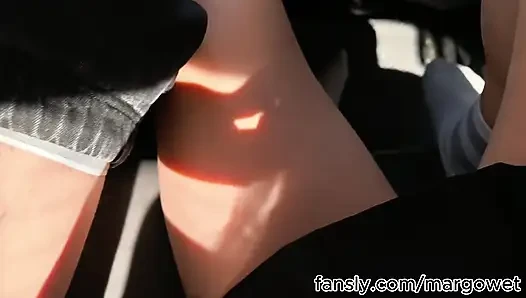 POV auto-sex: mädchen mit kurzem rock reitet mich cowgirl auf dem rücksitz, dann blowjob und ich komme in ihren mund