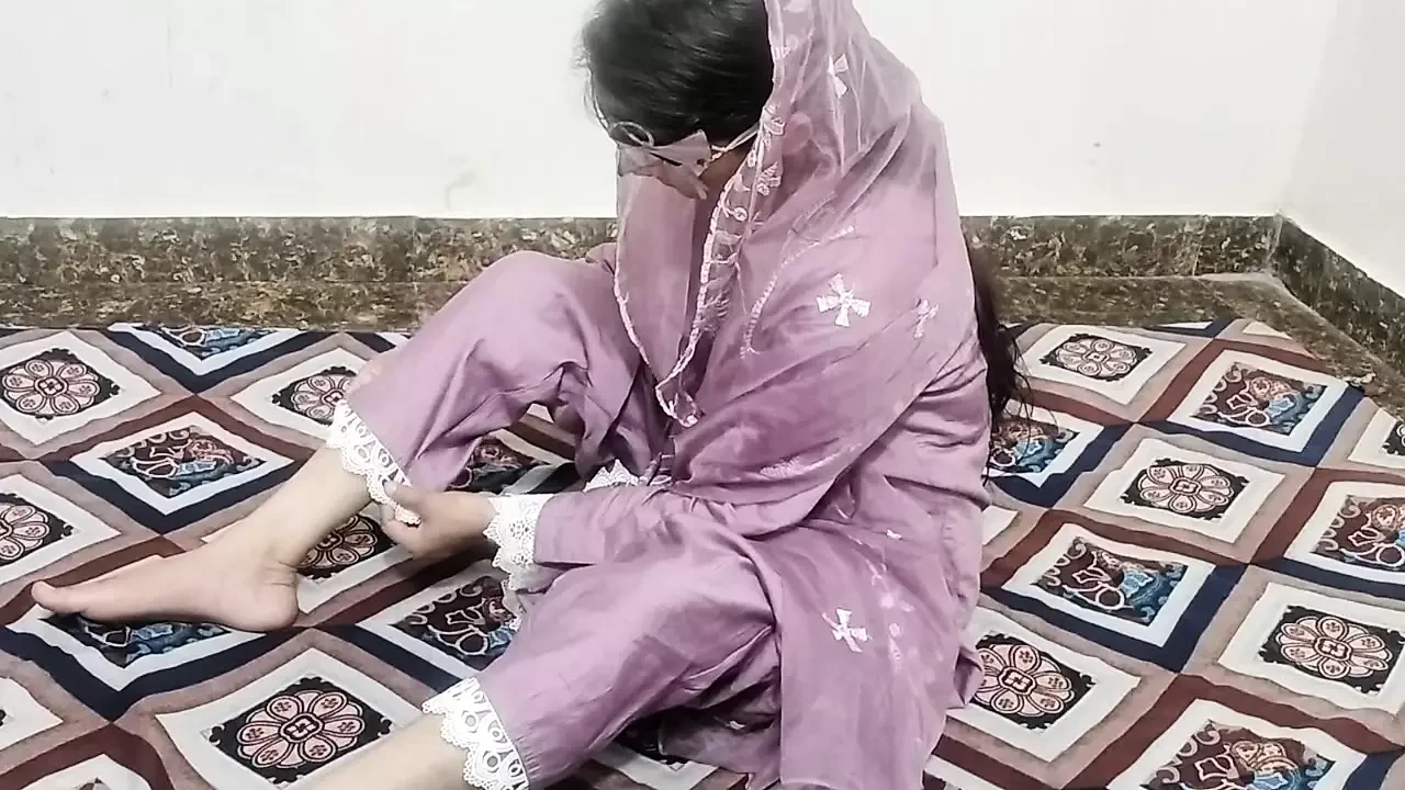Buaa ki beti pahli baar me hi ghar me pakad ke pel diya